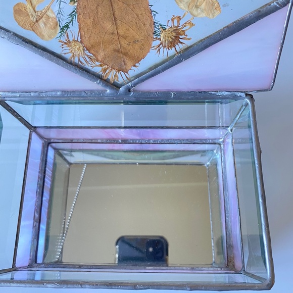 Vintage Slag Glass Jewelry Box: Metal Framed Bevelled Glass , Dry Flowers in Lid - Picture 5 of 10